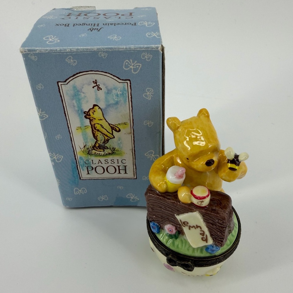 NEW Midwest of Cannon Falls Disney Classic Pooh July Porcelain Hinged Box
